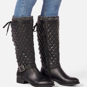 NWT Allia Quilted Lace-up Back Boot